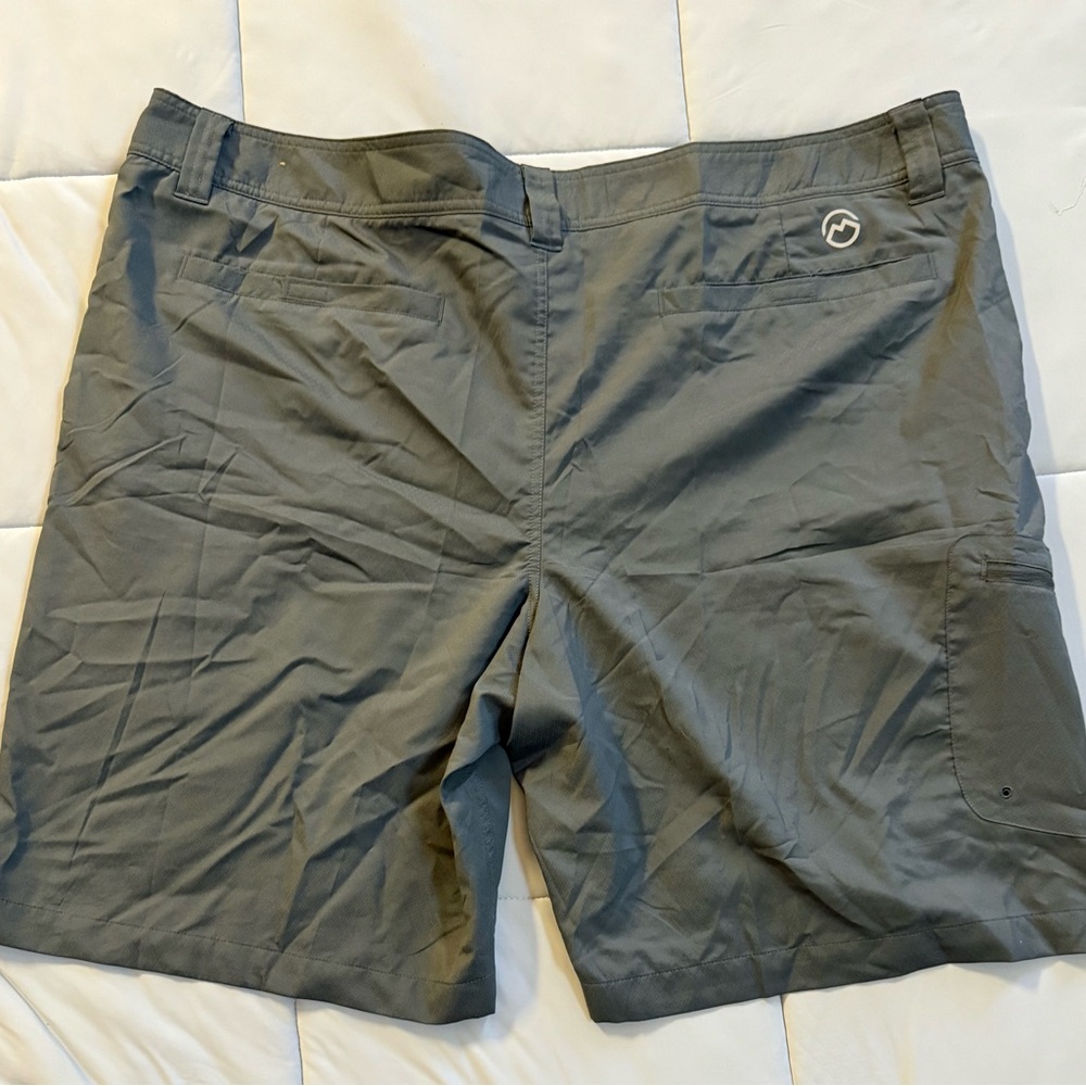 Magellan Outdoors Shorts Men's Fish Gear Water Repellent Gray Size 44 Inseam 10" - Picture 7 of 11